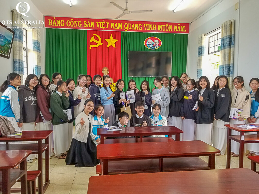 QTS Event THPT Chuyên Nguyễn Chí Thanh Đắk Nông|QTS Event THPT Chuyên Nguyễn Chí Thanh Đắk Nông||QTS Event THPT Chuyên Nguyễn Chí Thanh Đắk Nông|QTS Event THPT Chuyên Nguyễn Chí Thanh Đắk Nông|Học viên QTS Diploma