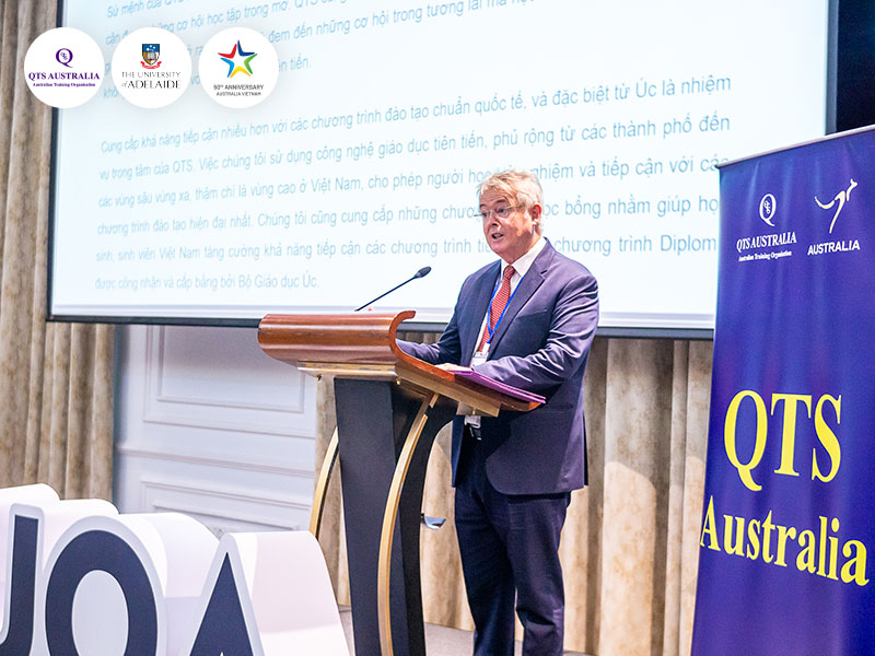Giáo sư Raymond Gordon phát biểu mở màn tại Hội thảo quốc tế