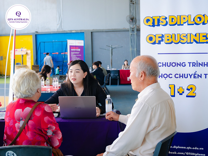QTS Australia tham gia đặt booth và giao lưu, tư vấn cùng phụ huynh