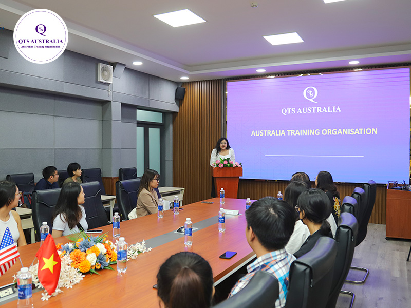 Ms. Quỳnh Anh – Đại diện QTS Australia phát biểu