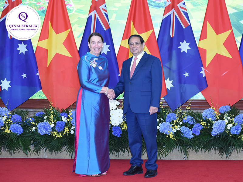 Thủ tướng Phạm Minh Chính đón Chủ tịch Thượng viện Australia Sue Lines – Ảnh: Tuổi Trẻ