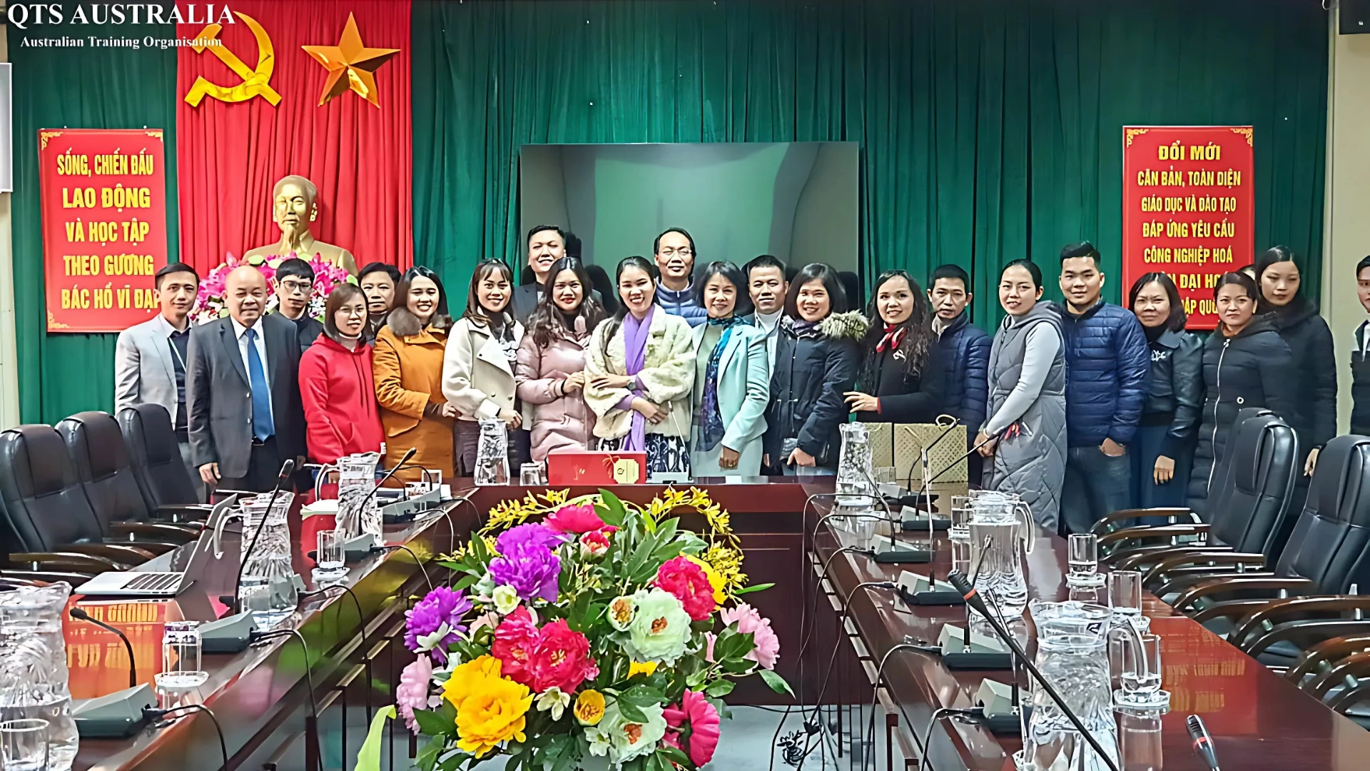 Hình chị Tracy Trang