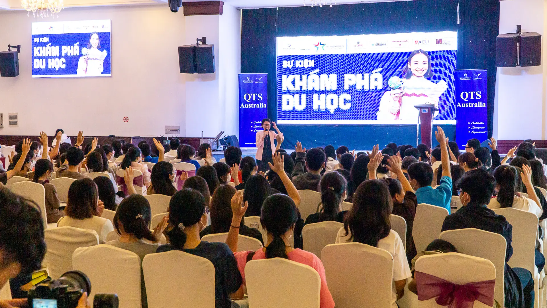 Hình chị Tracy Trang