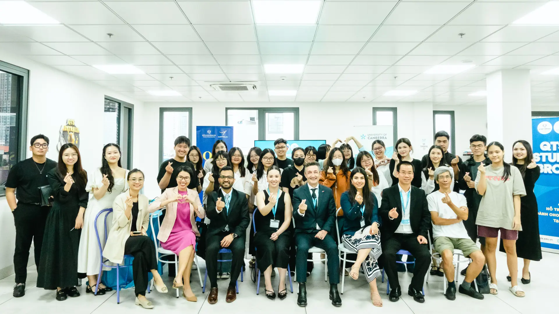 Hình chị Tracy Trang