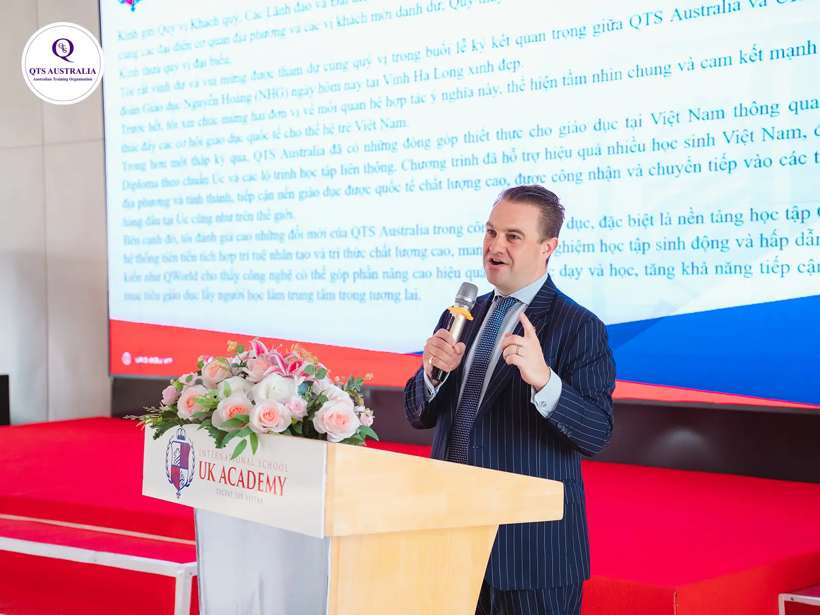 Ngài Christopher Morley Đại Sứ Quán Australia
