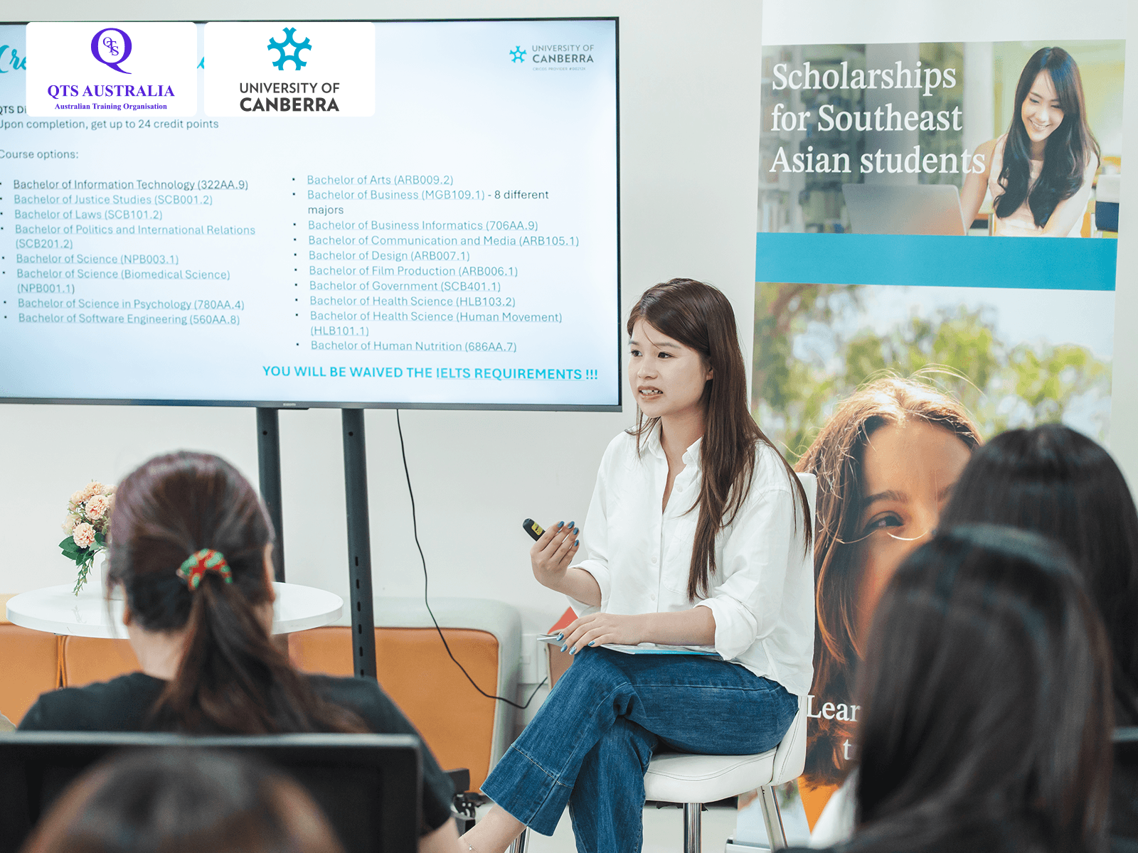 Chị Phương Vũ - Đại diện University of Canberra chia sẻ về những "đặc quyền" chỉ có tại UC