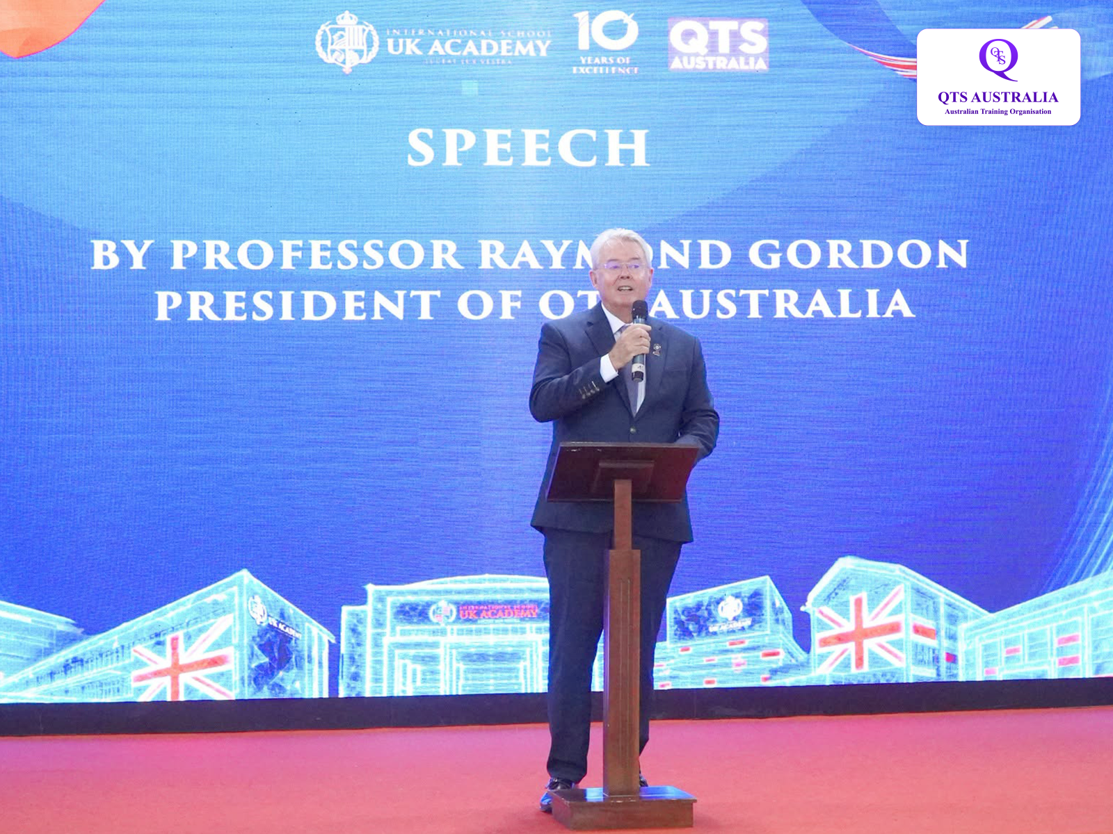 Giáo sư Raymond Gordon - Đồng sáng lập kiêm Chủ tịch QTS Australia và Việt Nam